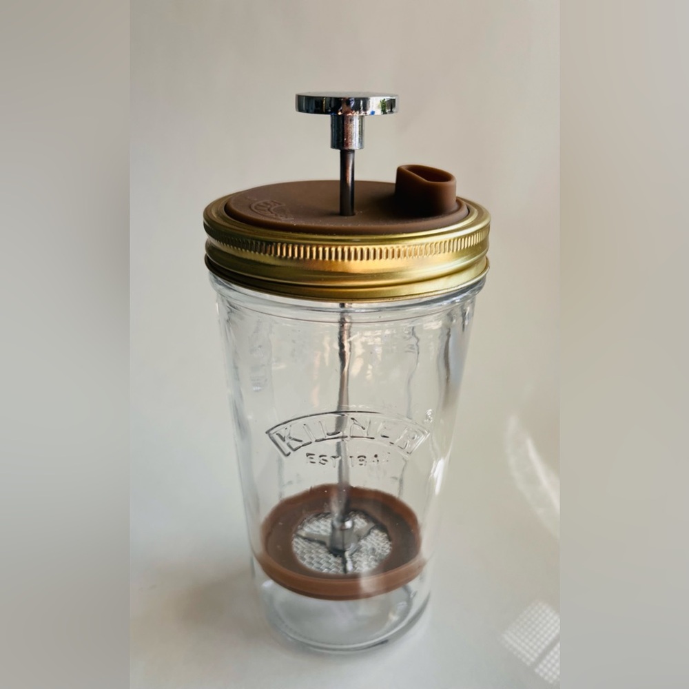 Kilner Glass plant milk jar with strainer press and rubber pouring lid